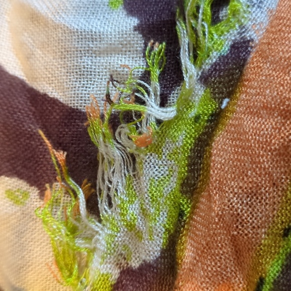 Lightweight patterned scarf wrap - Picture 4 of 8